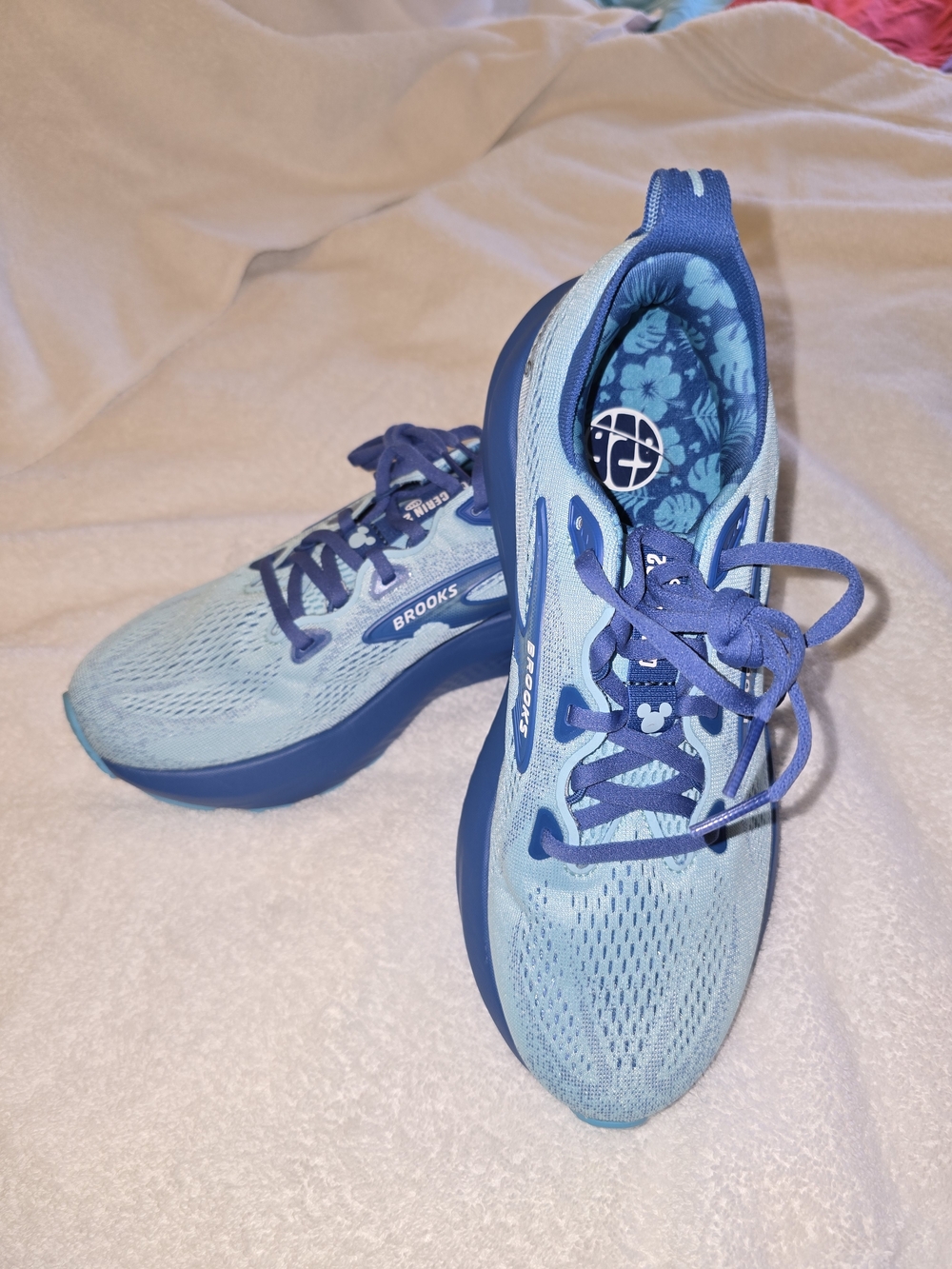 Brooks Glycerin 22 Women's Running Shoes Size 9 - Rundisney Stitch